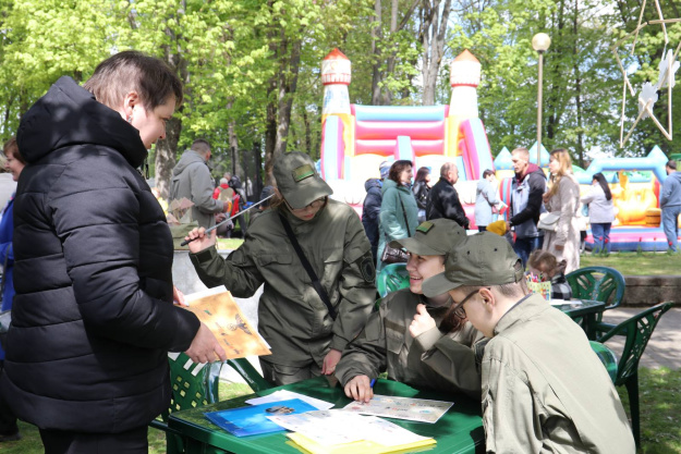 На библиотечной полустанке "Святую память сохраняя"