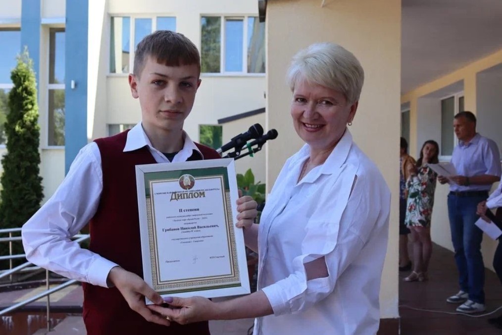 По праву памяти получил награду от «Белой Руси» учащийся гимназии