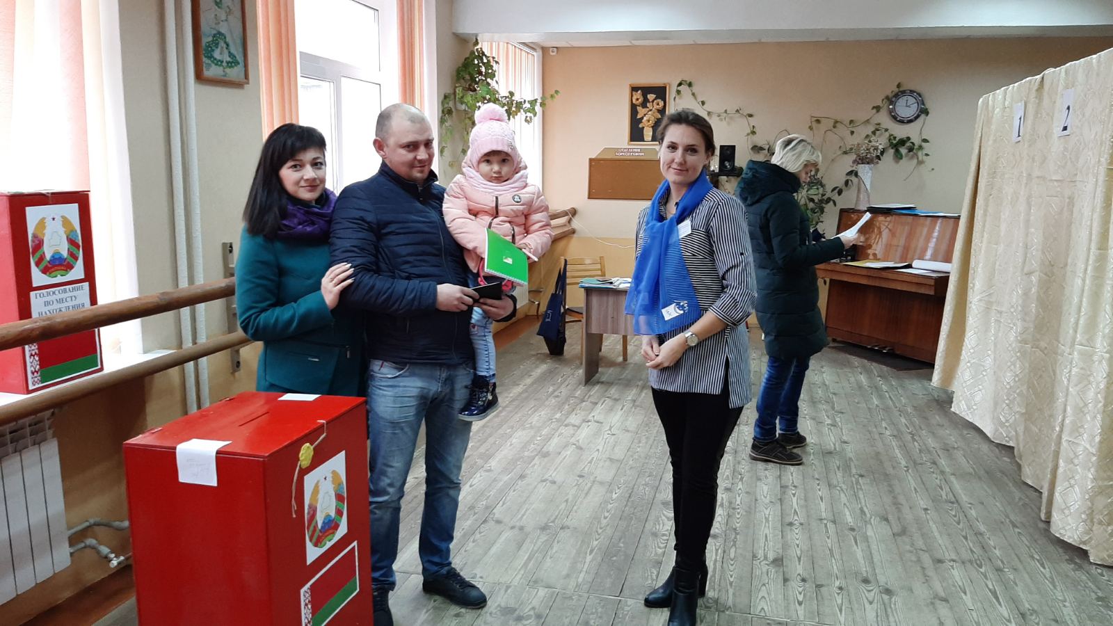 Жители Сморгонского района принимают активное участие в акции "Всей семьёй на выборы!"