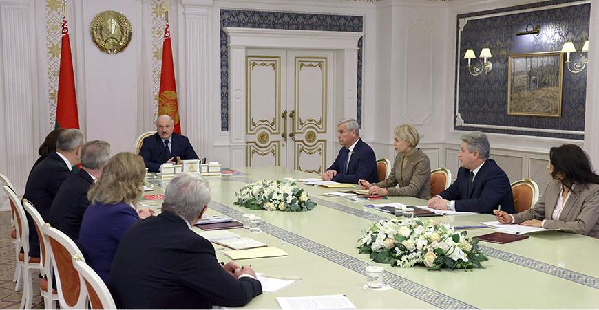 Александр Лукашенко: через день-два проект Конституции будет вынесен на всенародное обсуждение