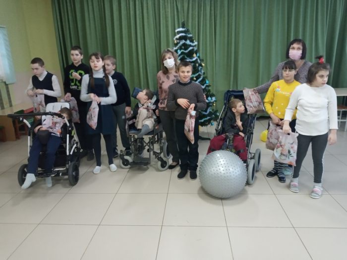 Дети с инвалидностью получили подарки от Белорусского детского фонда