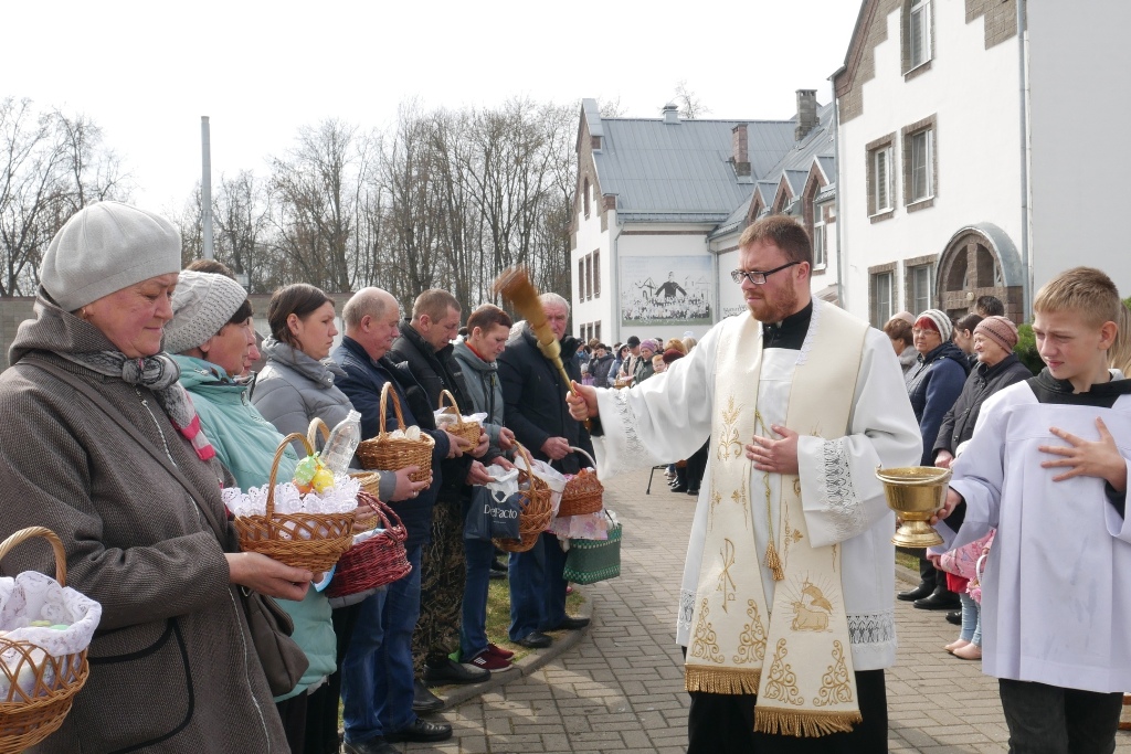 Великая суббота: католики освящают яйца и куличи