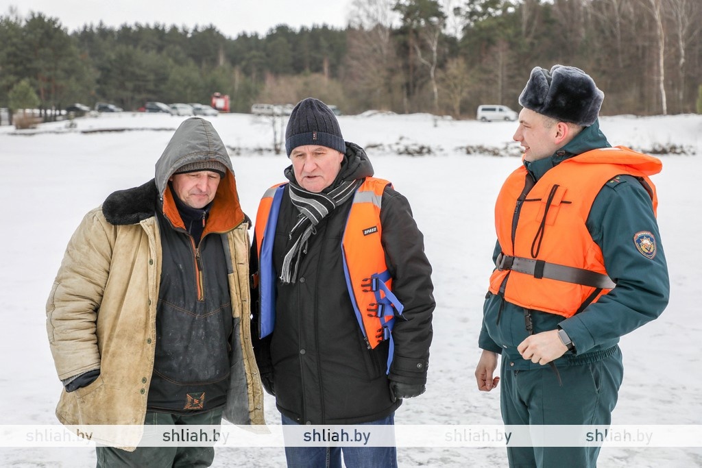 Сотрудники ОСВОД и МЧС провели рейд на озере Белом