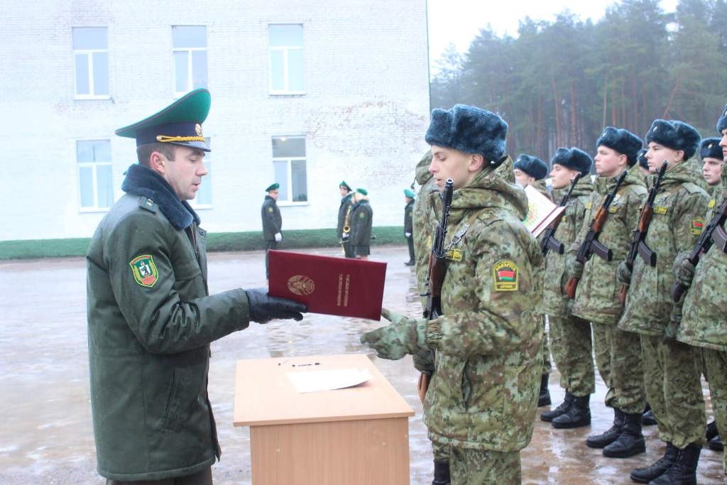 В Сморгонской пограничной группе молодое пополнение приняло военную присягу