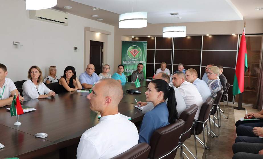 Разговор о важном. Прокурор Гродно Анатолий Иванюк встретился с коллективом РДУП «Белоруснефть-Гроднооблнефтепродукт» Разговор о важном. Прокурор Гродно Анатолий Иванюк встретился с коллективом РДУП «Белоруснефть-Гроднооблнефтепродукт»