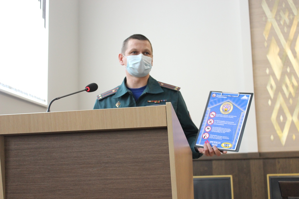 Заместитель начальника Сморгонского РОЧС выступил перед ветеранами