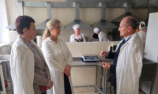 Контроль качества в школьных столовых: что проверяет районная комиссия?