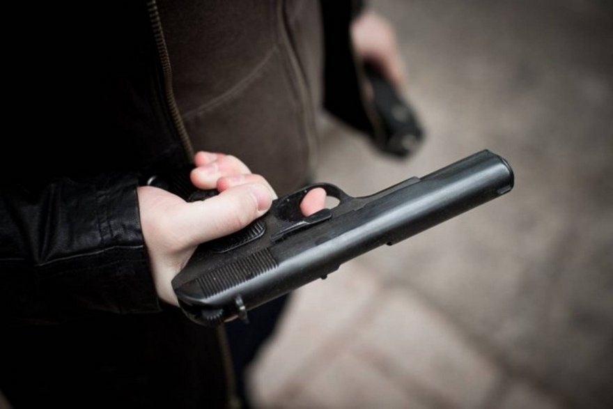 В Сморгони мужчина на стоянке такси размахивал пистолетом, угрожая выстрелить