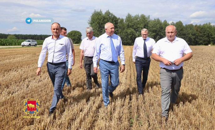 Уборка урожая на личном контроле губернатора и помощника Главы государства