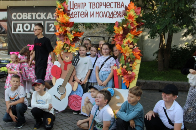 Сегодня центр творчества детей и молодежи организовал весёлый праздник для ребят