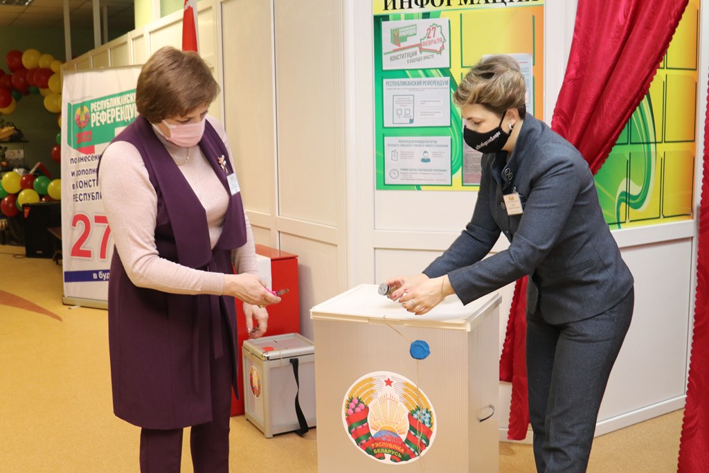 В Беларуси проходит референдум по Конституции. В Сморгонском районе открыто 36 участков для голосования (+Видео)