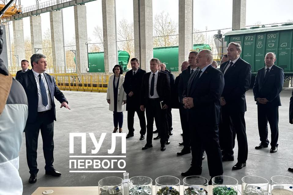 Лукашенко в Гродно приехал на новое стекольное производство