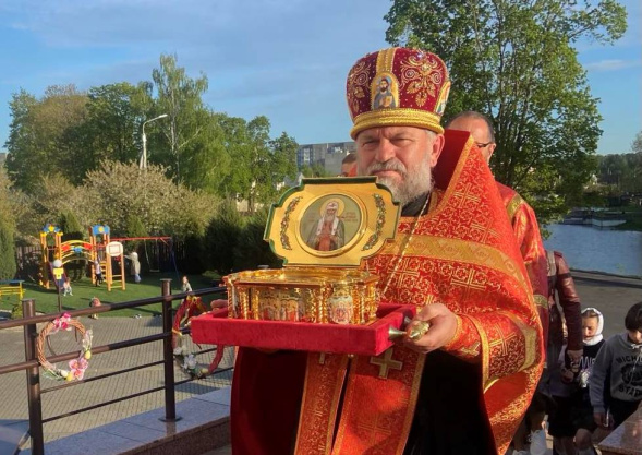 Ковчег с частицей мощей Святителя Тихона принесен в собор Преображения Господня