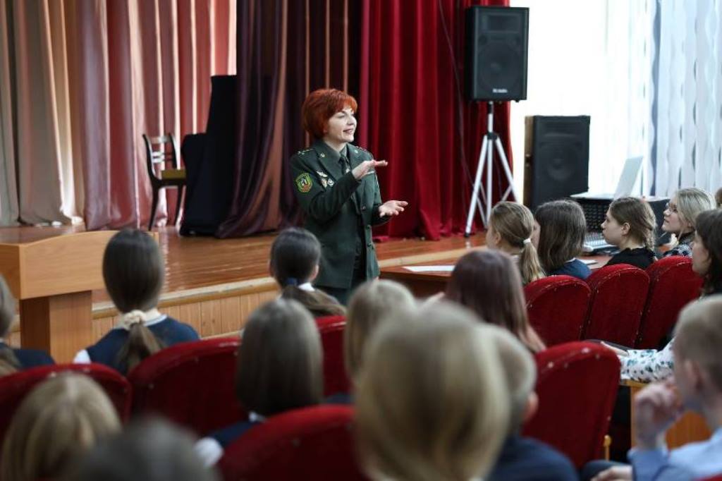 В пятой школе состоялся диалог с офицером-психологом Сморгонской пограничной группы