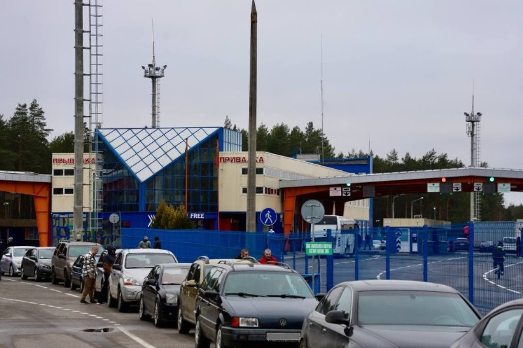 Ситуация в международном автодорожном пункте пропуска «Привалка» остается напряженной
