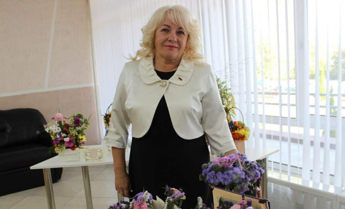 «Вучу дзяцей любіць роднае слова так, як люблю яго я». Настаўніца сярэдняй школы №1 Смаргоні Марыя Грынчук узнагароджана знакам «Выдатнік адукацыі»