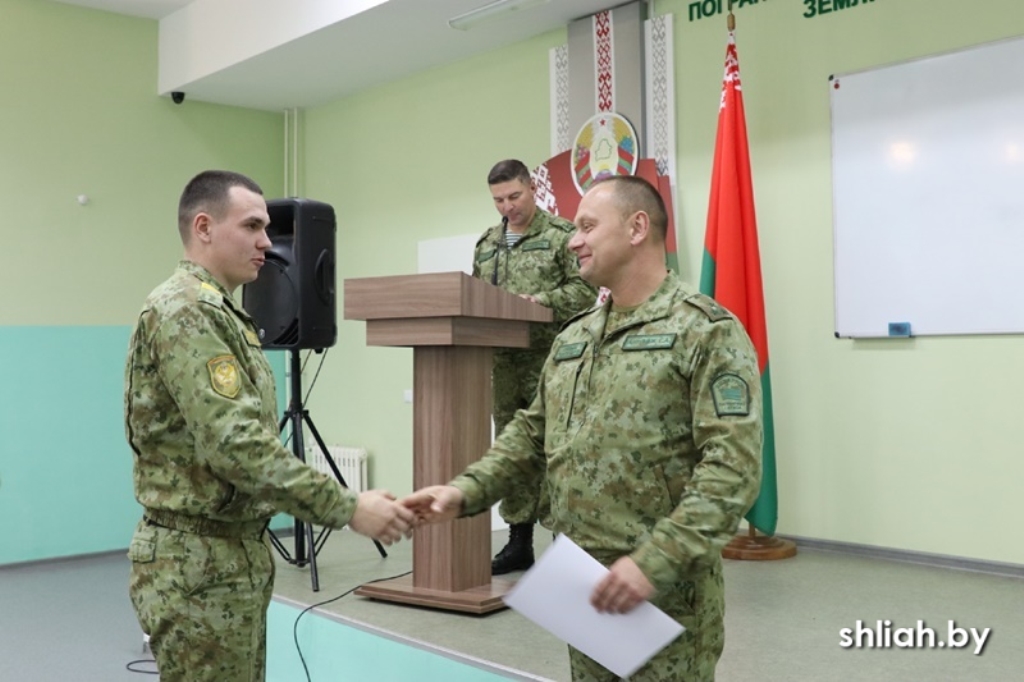 Военнослужащих, увольняемых в запас, поблагодарили за службу