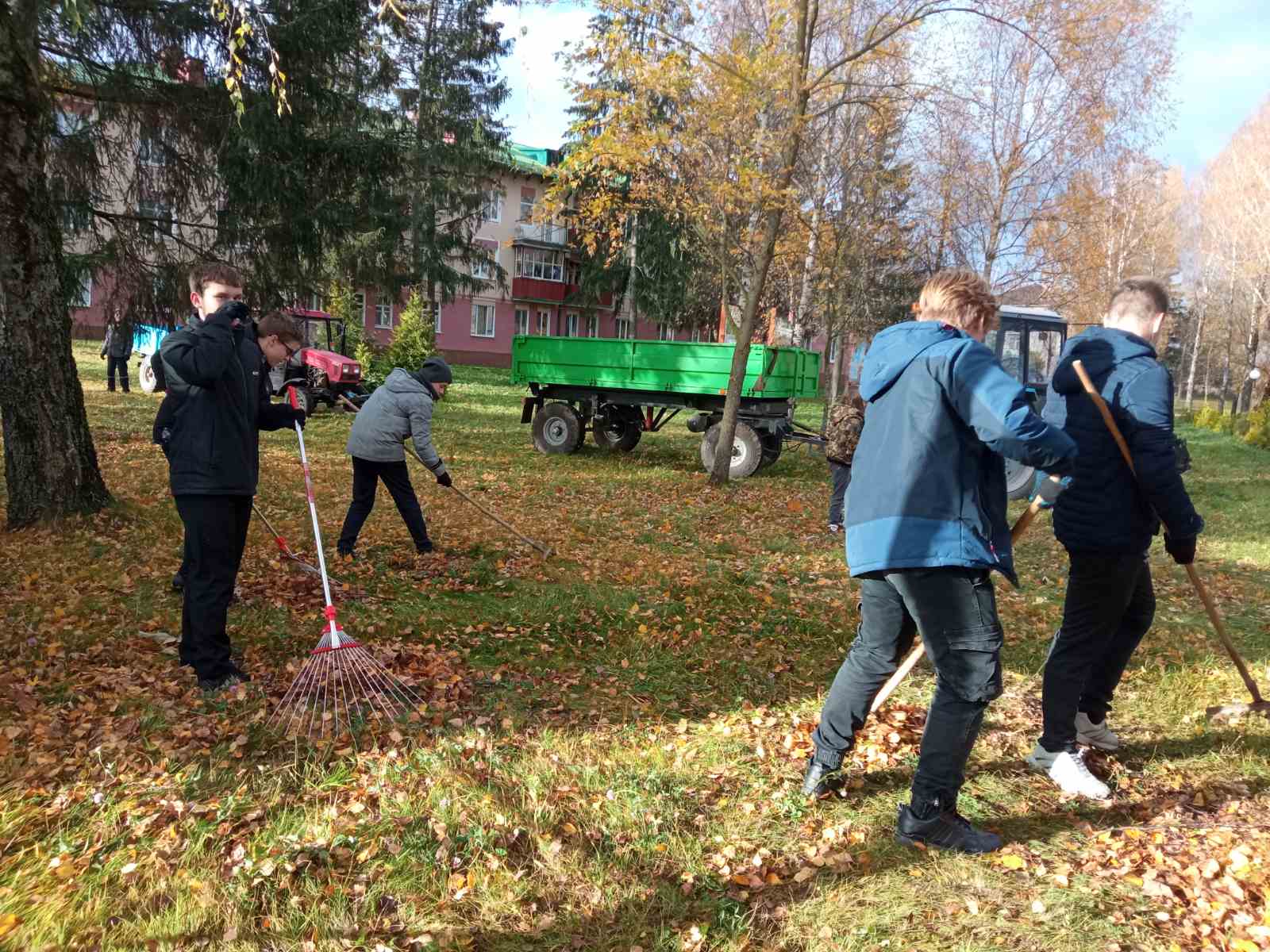 Учащиеся первой школы приняли участие в акции  «Сделаем лес чище»