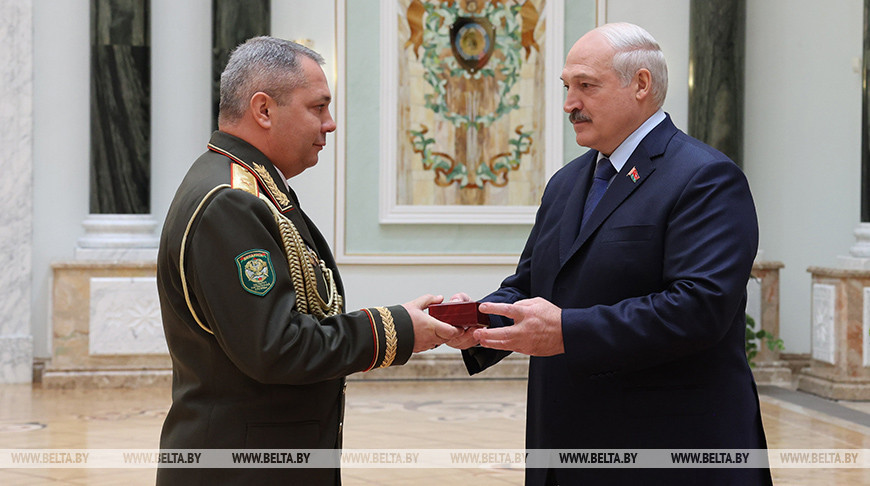 Александр Лукашенко вручил госнаграды. Начальник Института пограничной службы Сергей Жилинский награжден орденом "За службу Родине" III степени