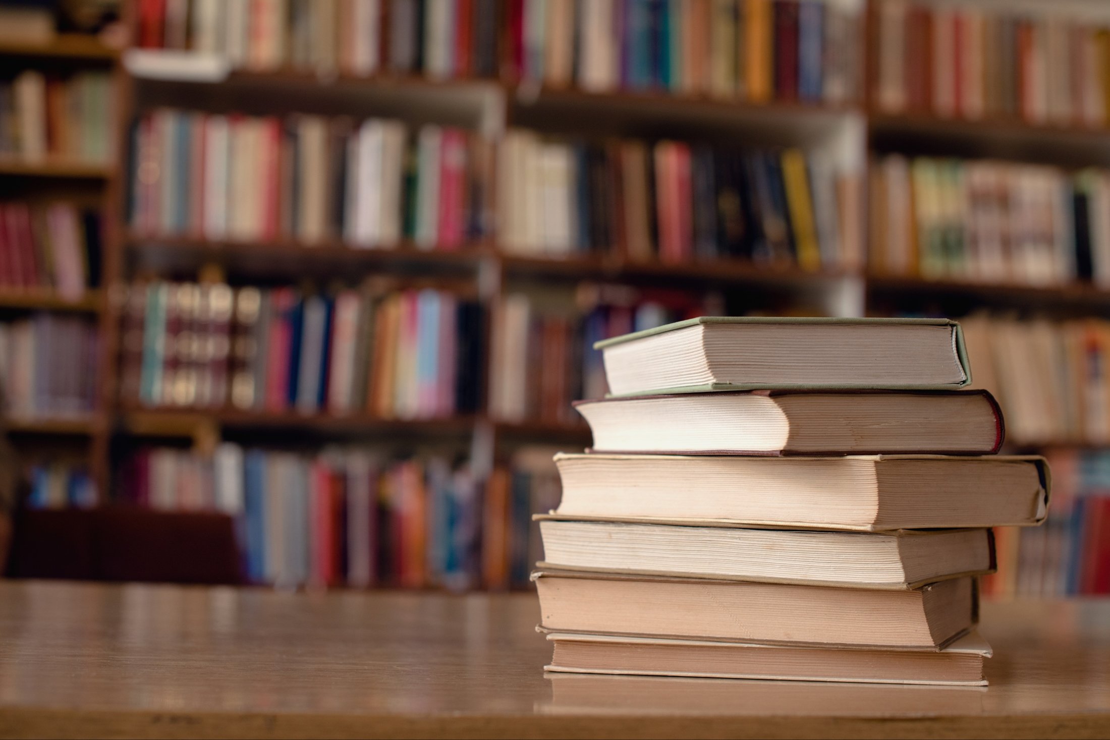 Книжный фонд Сморгонской районной библиотеки пополнился новинками литературы различных жанров