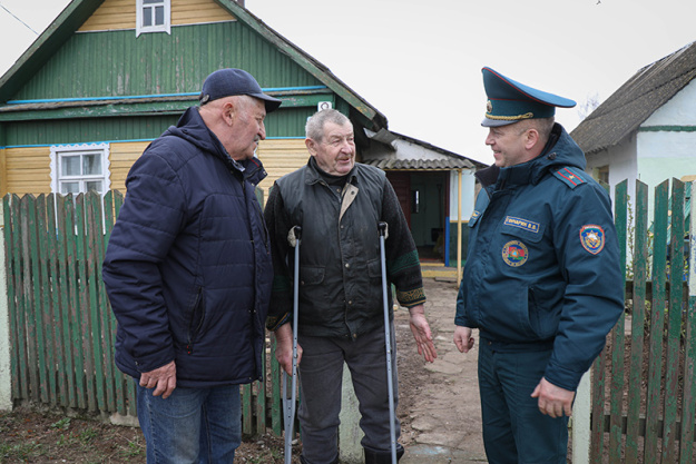День ветеранов ЧС: как сморгонские огнеборцы чествуют героев прошлого