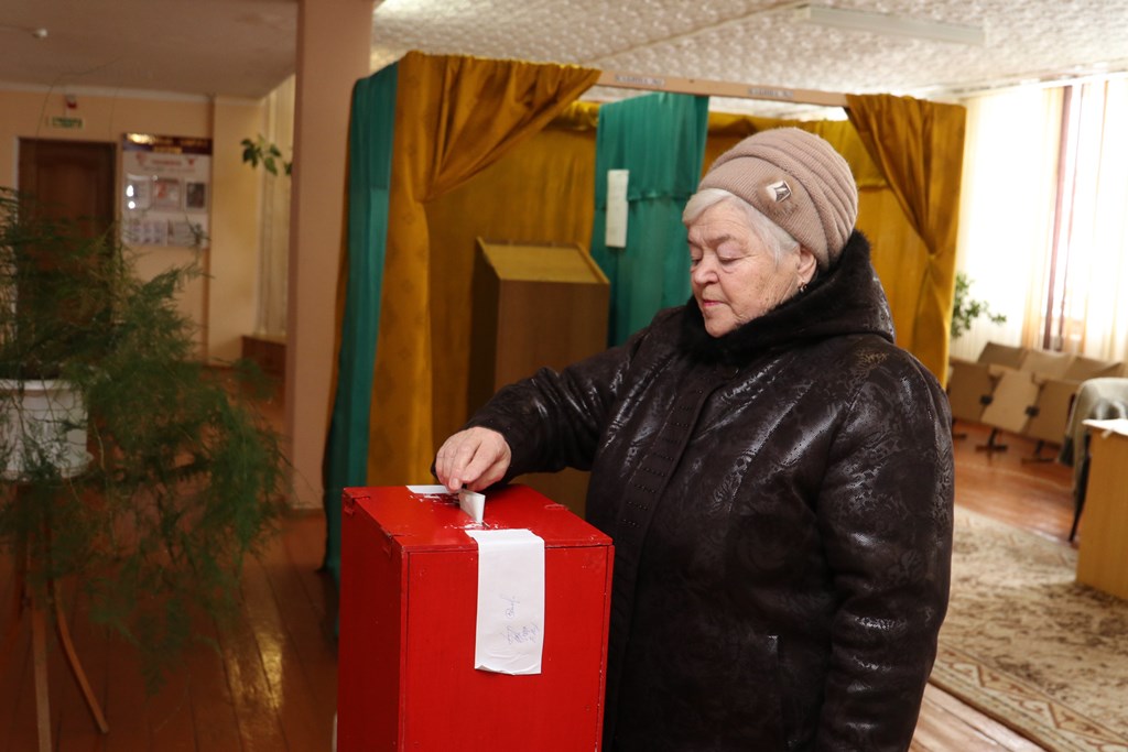 Жители агрогородка Крево и его округи активно участвуют в досрочном голосовании