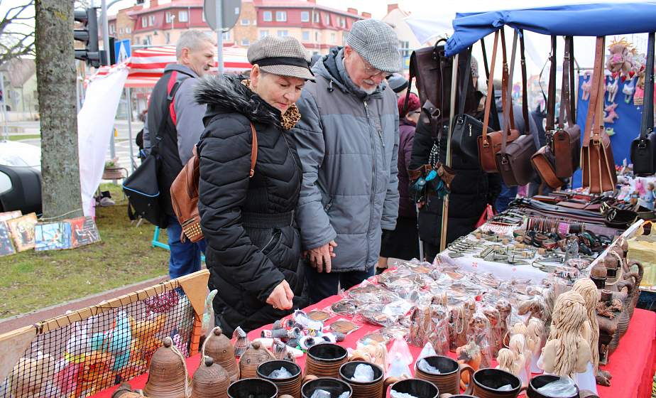 От кукол до керамики. Гродненские ремесленники приняли участие в ярмарке Казюки в польском городе Элк