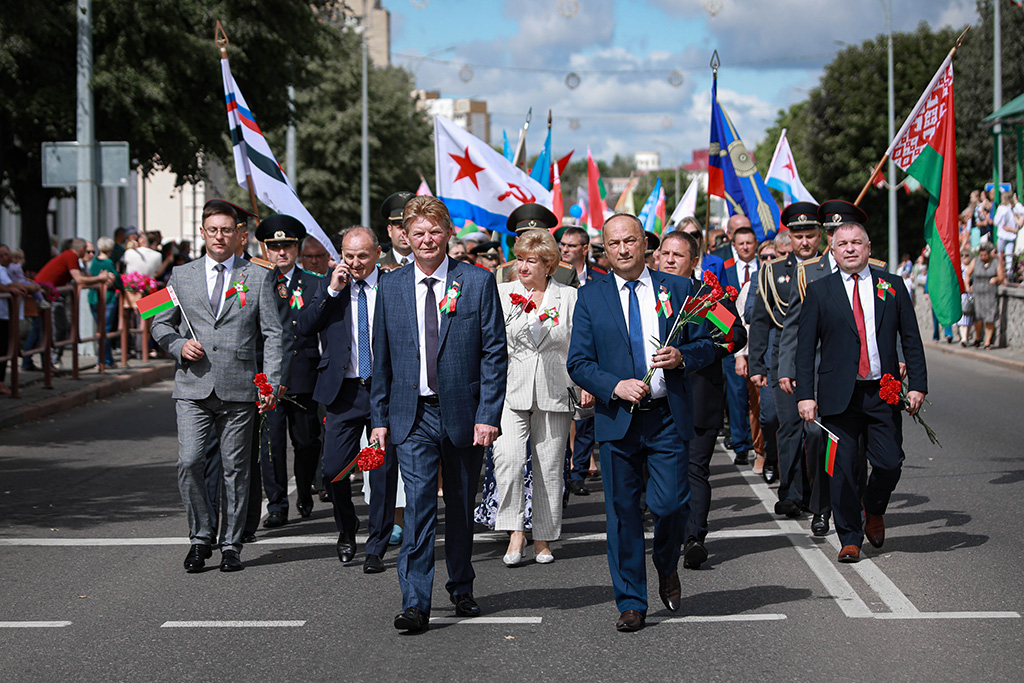 Сморгонцы на День Независимости прошли праздничным шествием по центральным улицам города 