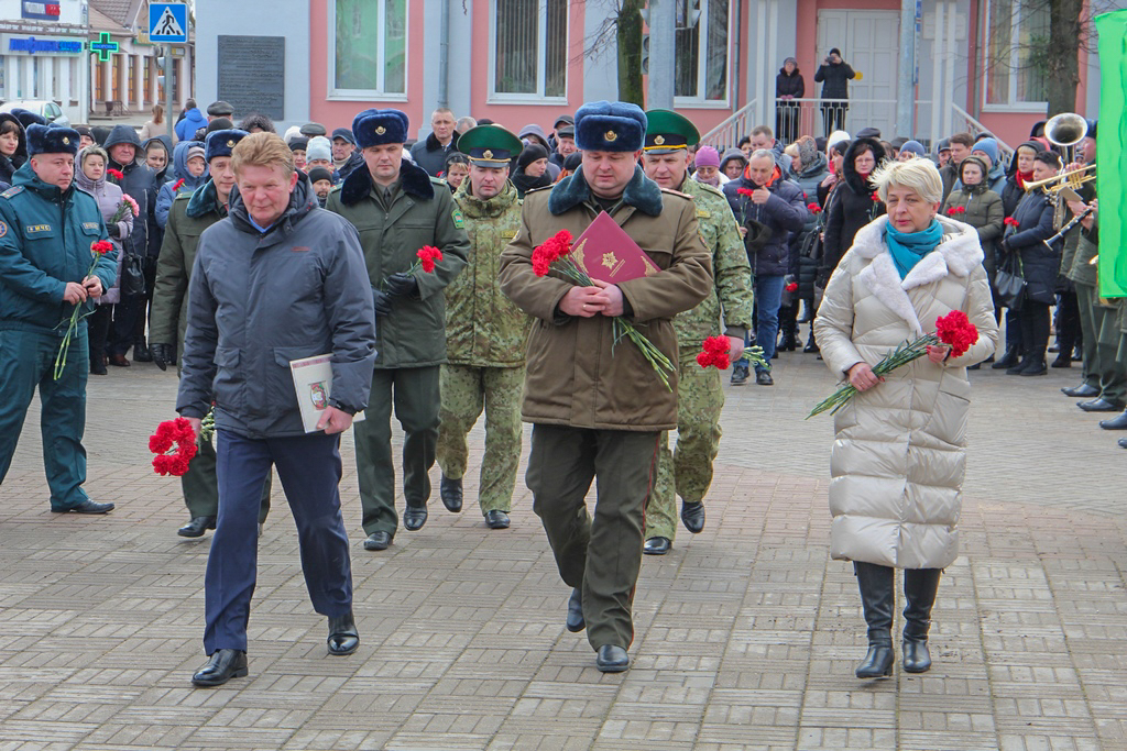 В Сморгони прошёл митинг ко Дню защитников Отечества 