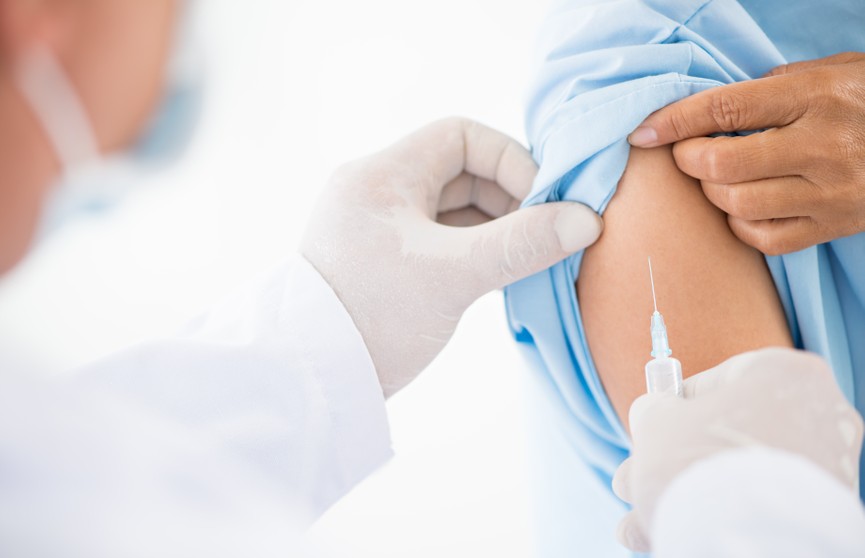Влияет ли температура тела после вакцинации на антитела? Ответил иммунолог
