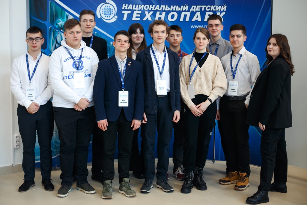 Участники образовательной смены Национального детского технопарка..jpg