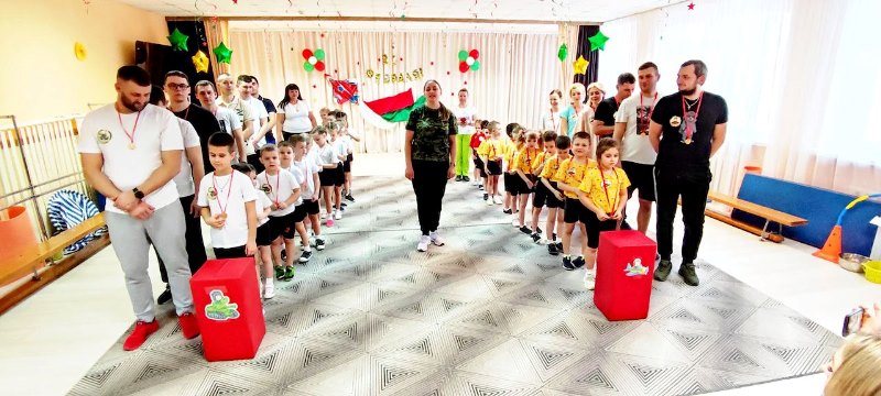 Парад команд Танкистов и Летчиков.jpg