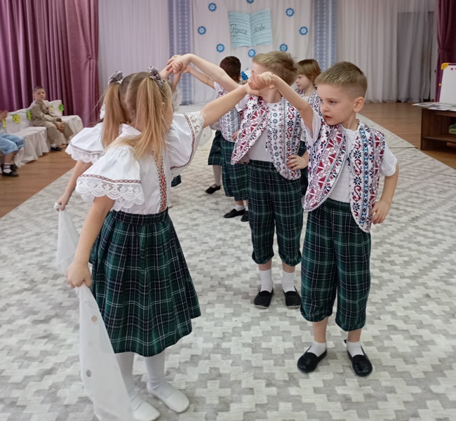 Танец Вёсачка мая.jpg