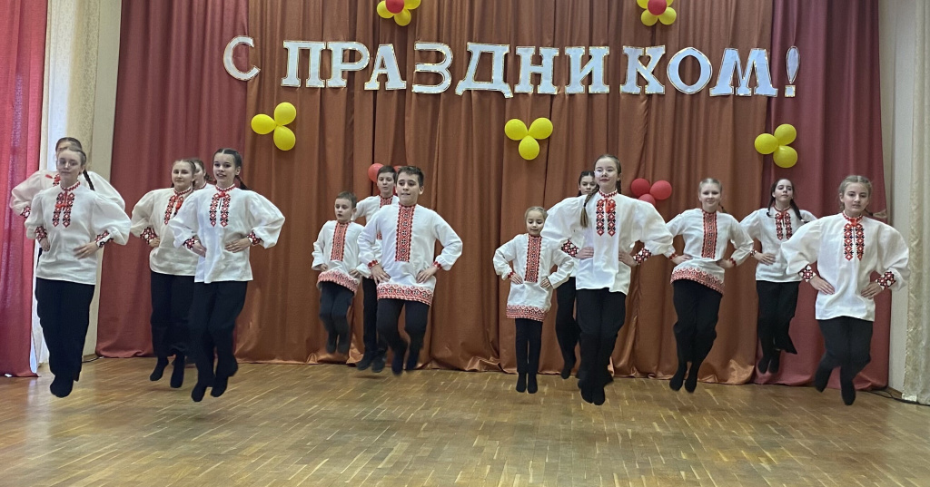 Танцуют воспитанники Ольги Малявской..jpg