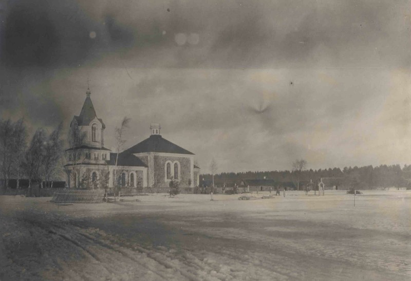 Фото 4 .  Зима 1915-1916 года. Первая сохранившаяся фотография каменного Свято-Покровского храма..jpg