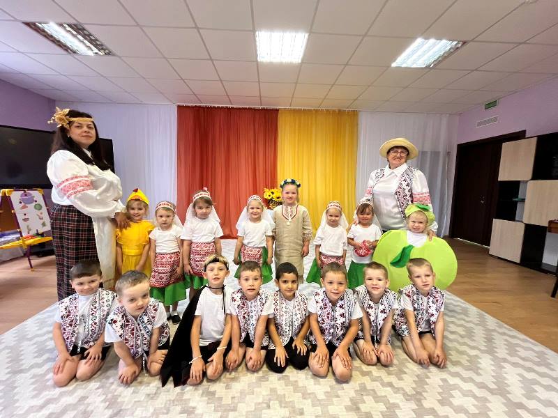 Выхаванцы сярэдней группа.jpg