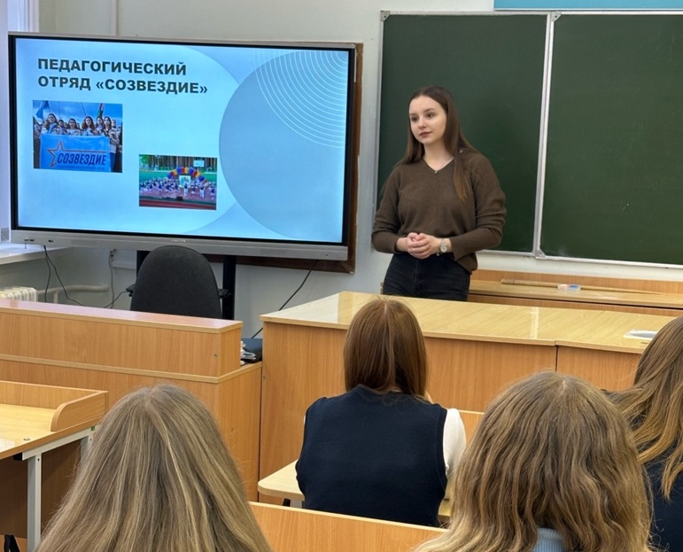 Валерия Хартанович рассказывает об учебе в БГПУ учащимся средней школы  7.jpg