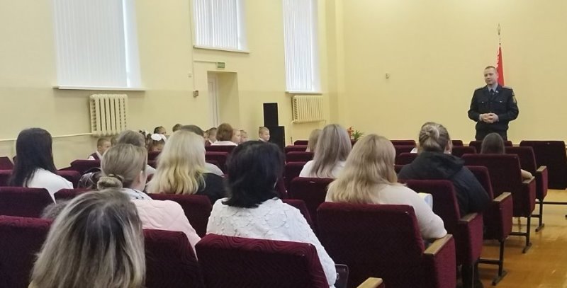 Выступление А.М. Рожко на собрании.jpg Выступление А.М. Рожко на собрании.jpg