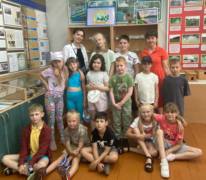 Отряд Дружба лагеря Олимпионик СШ 7 в экологическом музее.jpg
