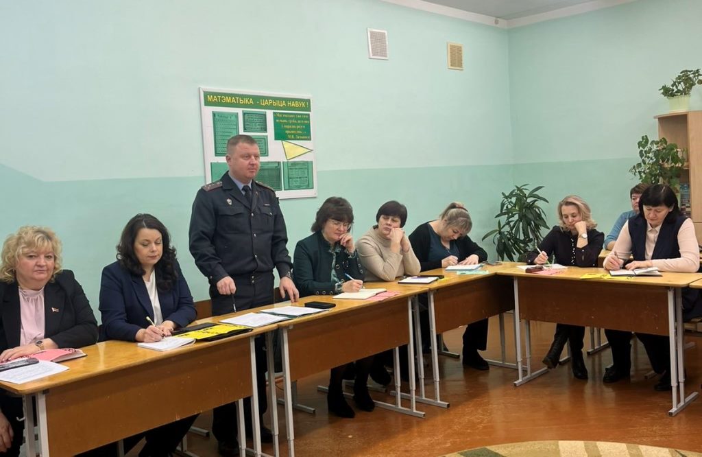 Новиков Олег Александрович рассказал о взаимодействии с учреждением образования по правовому просвещению.jpg