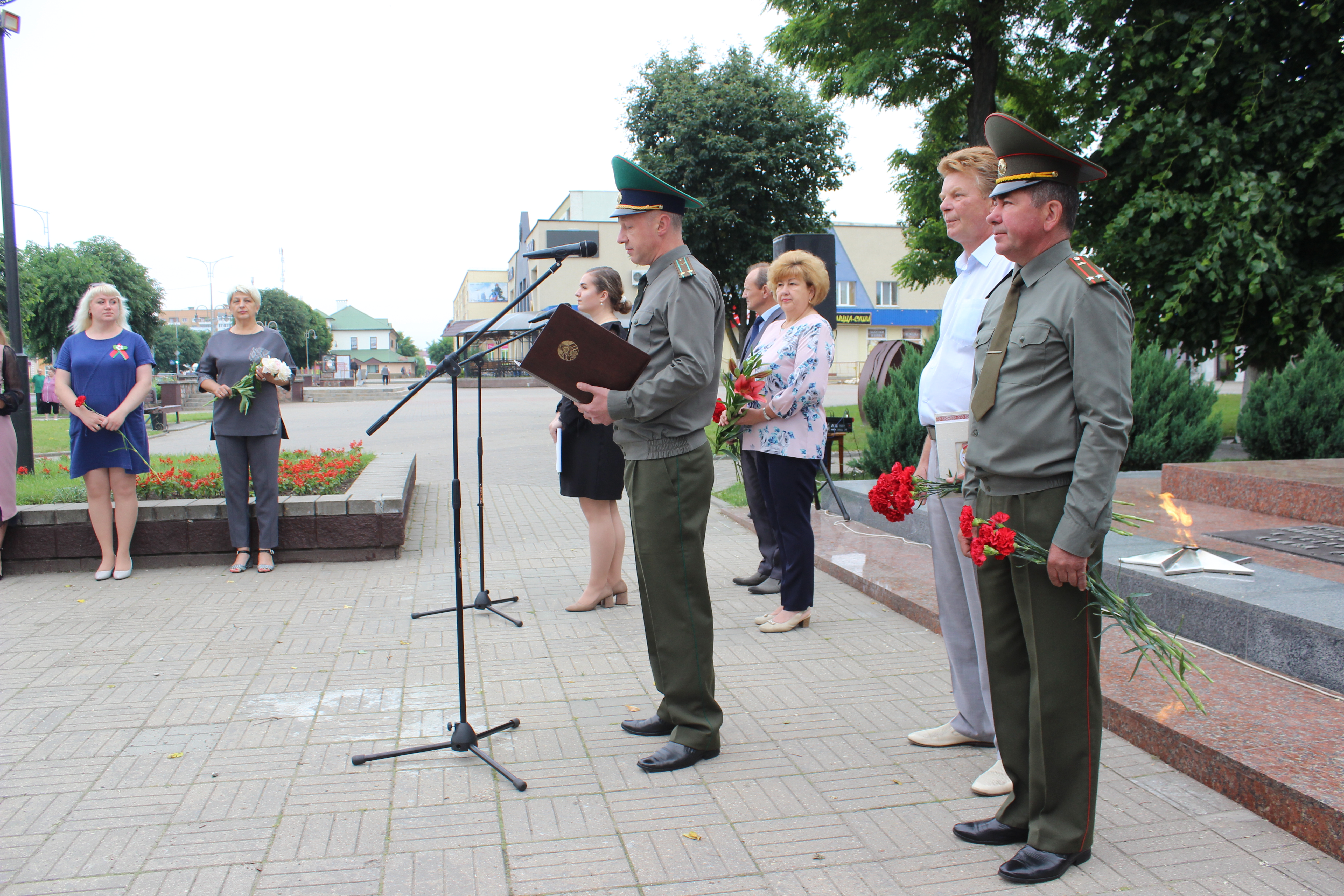 В Сморгони возле памятника воинам и партизанам состоялся митинг 