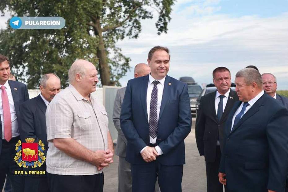 Глава государства посетил комплекс по выращиванию и откорму крупного рогатого скота РСУП «Олекшицы»