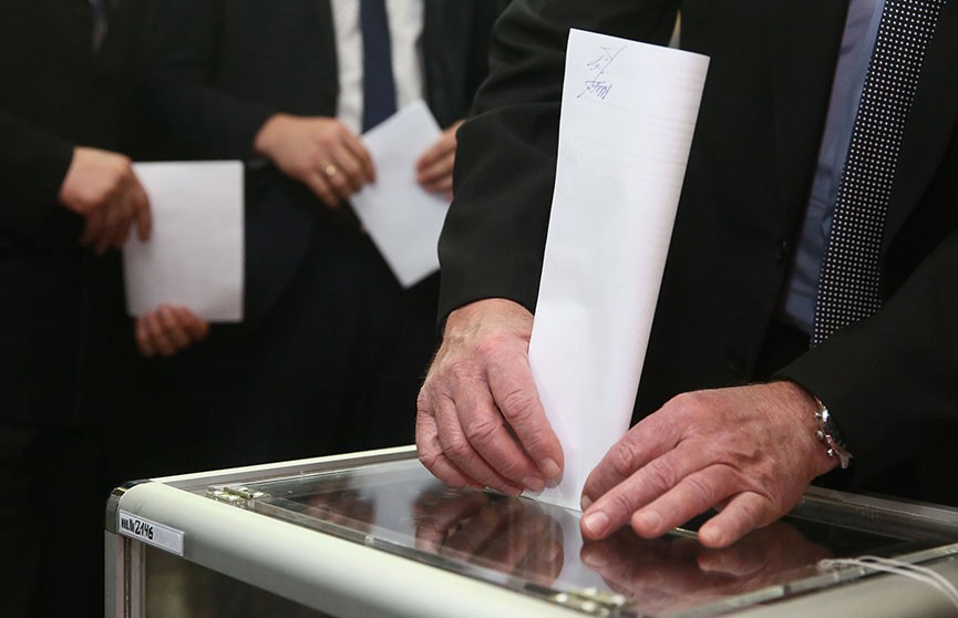 Как сморгонцы голосовали на избирательном участке №10 (ВИДЕО)