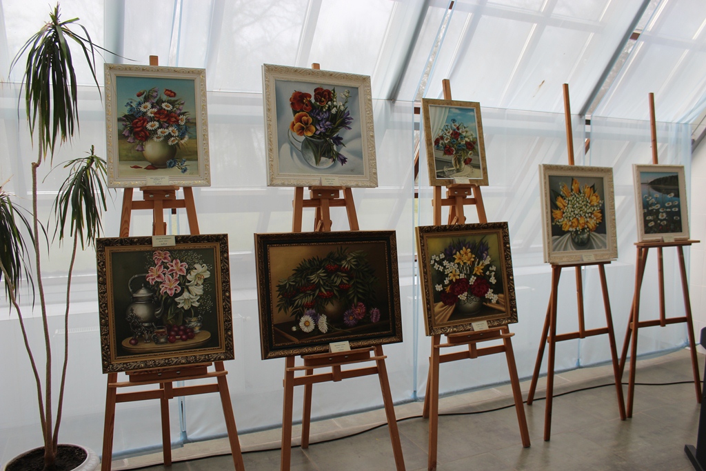 В Залесье открылась выставка Ядвиги Сенько «Кветкавы рай»