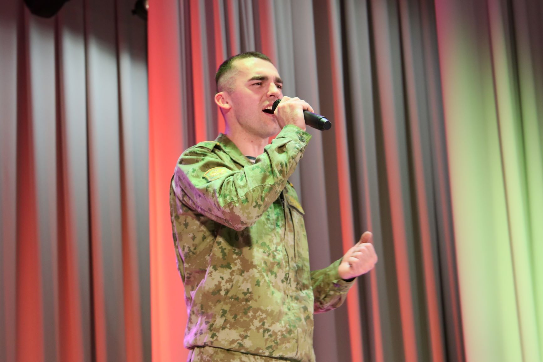 Военнослужащий Евгений Зинкевич представит Сморгонь на областном конкурсе патриотической песни