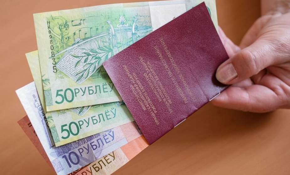 Белорусам выплатят пенсии и пособия за 9 и 14 мая раньше срока