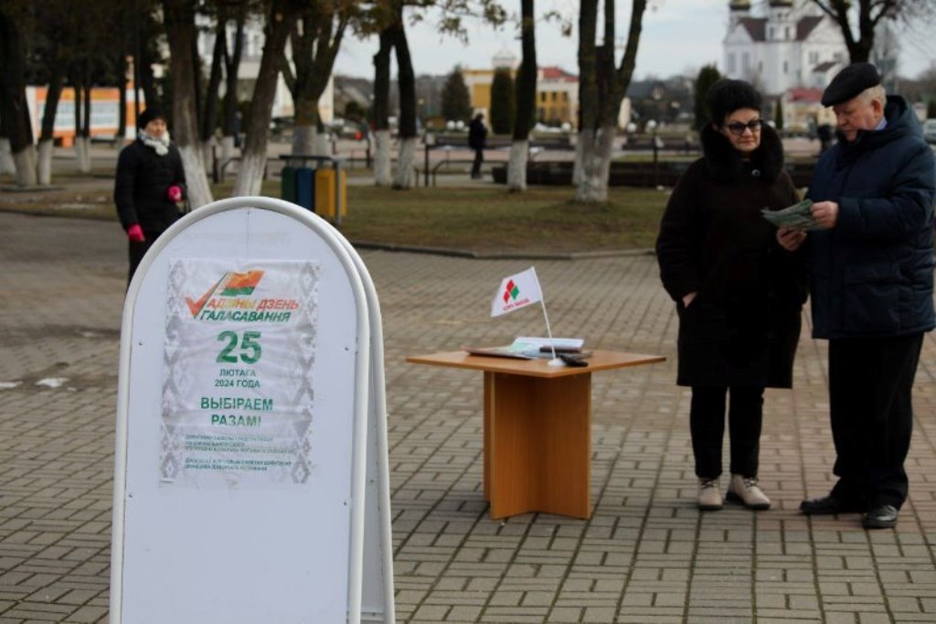 Выборы-2024: побывали на агитационном пикете в Сморгони